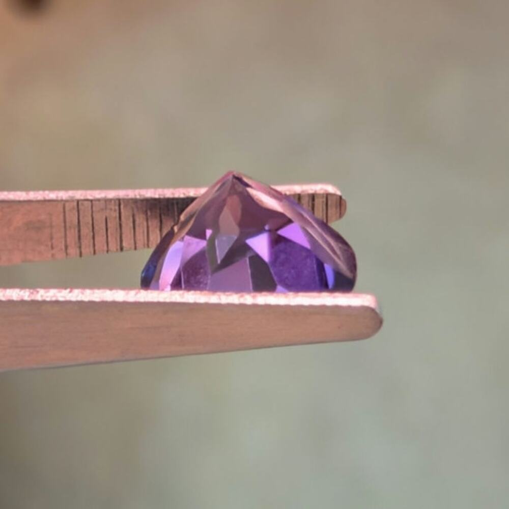 1.95 Carat Pear Cut Ceylon Purple Sapphire Loose Gemstone Recrystallized Gem - Picture 4 of 6